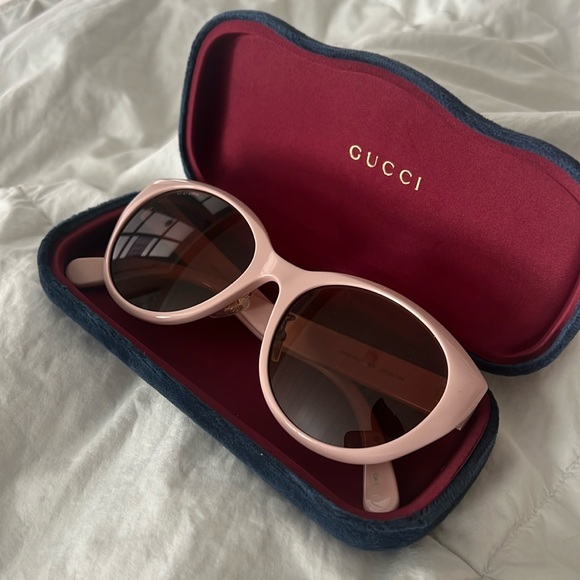 Accessories - Pink Gucci Sunglasses with glasses case